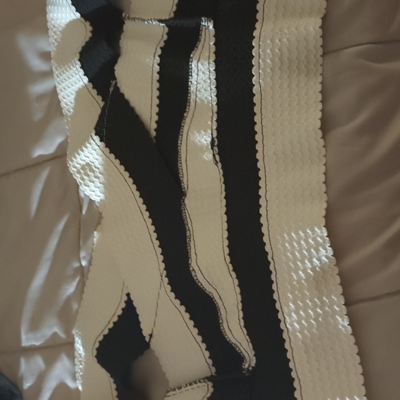 honeylee black and white croptop - Picture 4 of 6